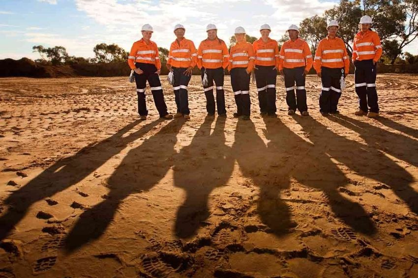 https://sourceable.net/bhp-cuts-ceos-pay-after-miners-death/