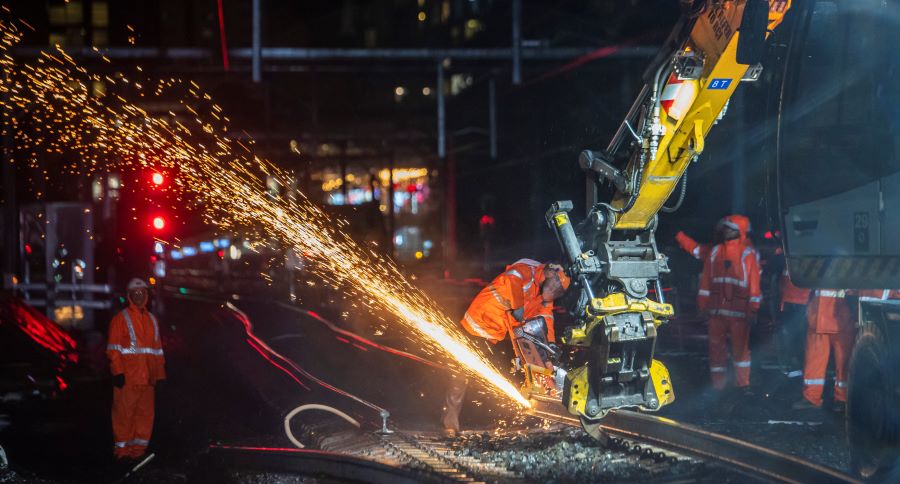 https://sourceable.net/sydney-rail-line-picked-up-and-moved-in-48-hours/