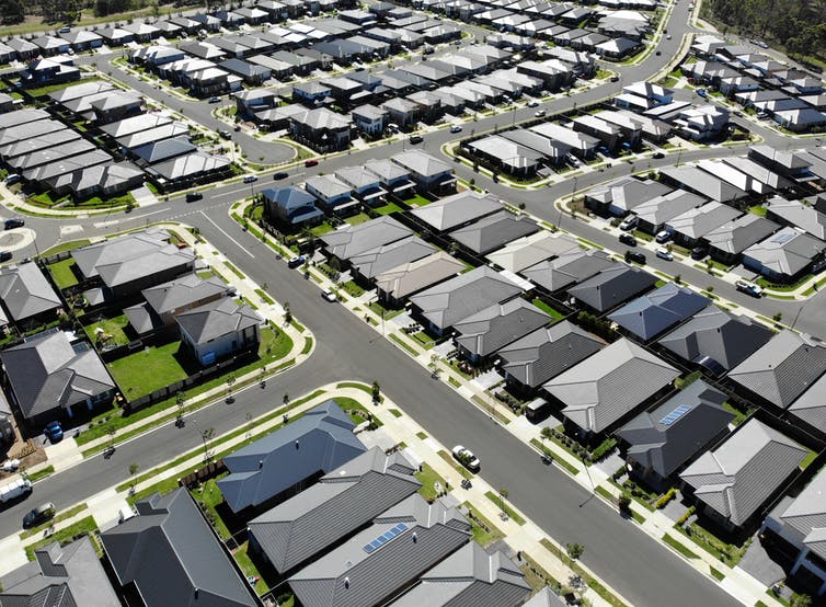 https://sourceable.net/the-great-australian-dream-new-homes-in-planned-estates-may-not-be-built-to-withstand-heatwaves/