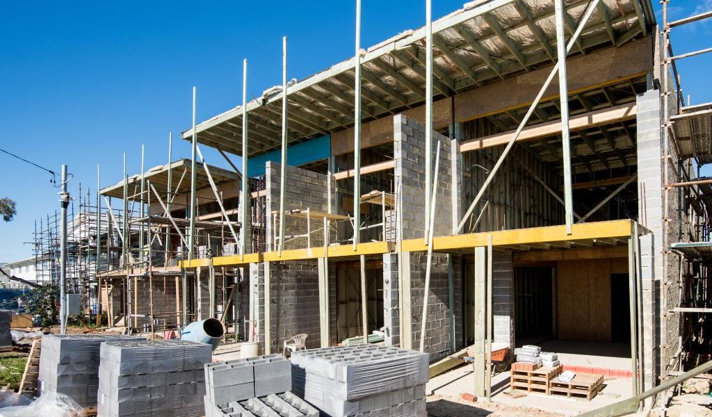 https://sourceable.net/construction-prices-rise-higher-despite-easing-material-costs/