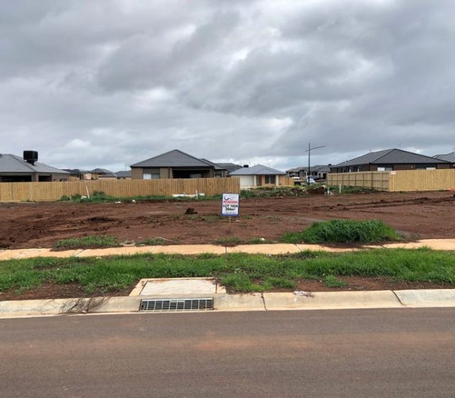 Aussies Pay More for Land and Buy Bigger Blocks