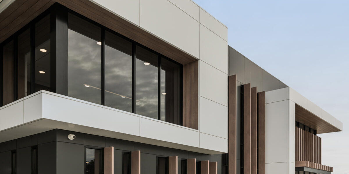 https://sourceable.net/how-low-can-we-go-to-cut-the-carbon-that-goes-into-buildings-to-net-zero-we-need-radical-change/