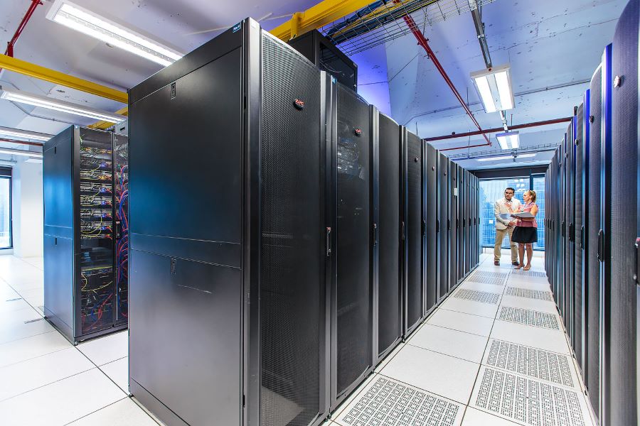 https://sourceable.net/designing-and-delivering-decarbonised-data-centres/