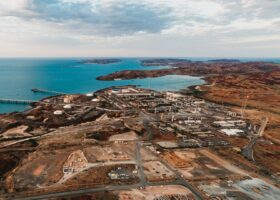https://sourceable.net/commonwealth-green-lights-40-year-extension-to-australias-biggest-gas-plant/