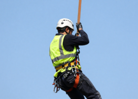 https://sourceable.net/why-you-need-the-right-head-protection-for-working-at-height/